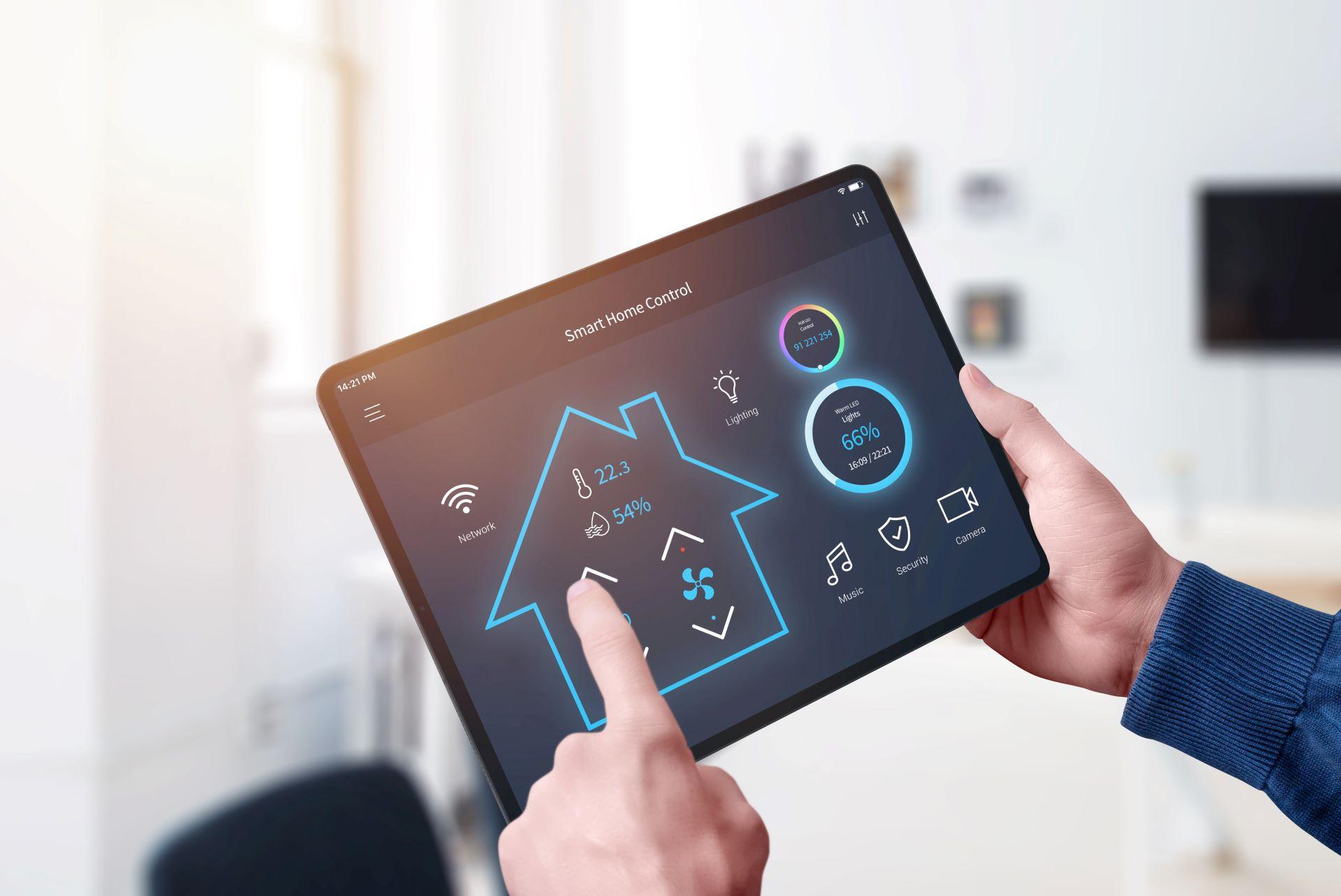 Tablet mit Smart-Home-Steuerung