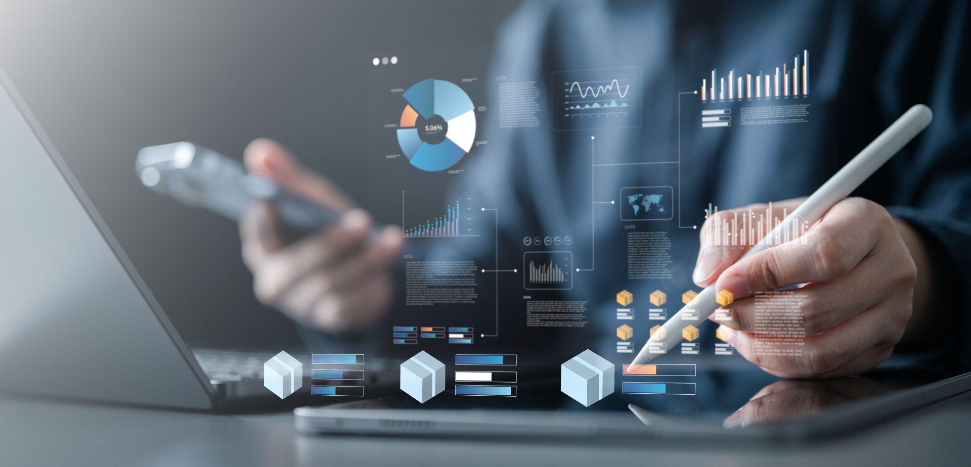 Foto einer Hand mit Stylus auf einem Tablet mit digitalen Diagrammen als Hinweis auf transparente Ablauforganisation durch advanced planning and scheduling